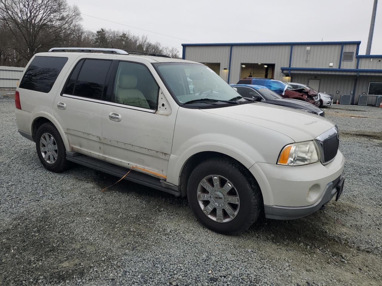 2004 Lincoln Navigator VIN 5LMFU27R44LJ38698 Copart auction photo, side / minor dent/scratches damage thumbnail 4