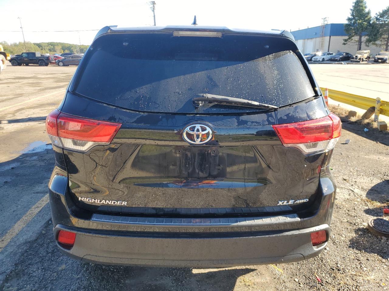 2019 Toyota Highlander VIN 5TDJZRFH9KS630031 Copart auction photo, front end damage thumbnail 6