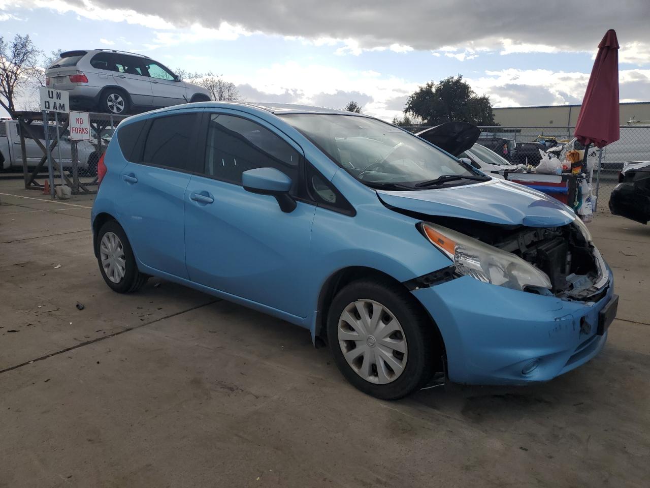 2015 Nissan Versa VIN 3N1CE2CP0FL352593 Copart auction photo, front end / rear end damage thumbnail 4