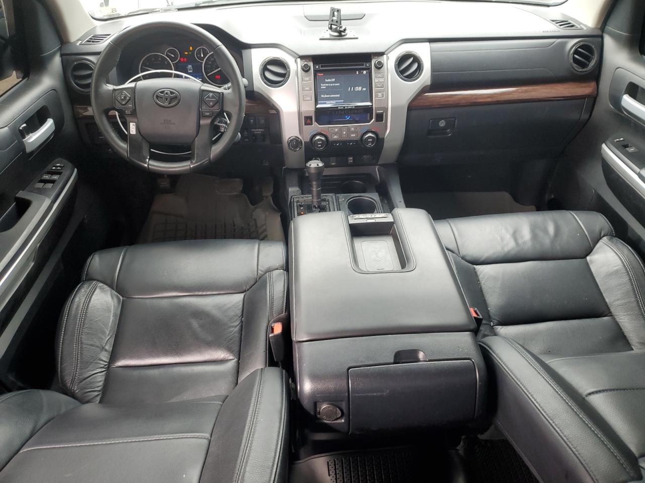 2017 Toyota Tundra VIN 5TFBY5F15HX636415 Copart auction photo, front end / minor dent/scratches damage thumbnail 8
