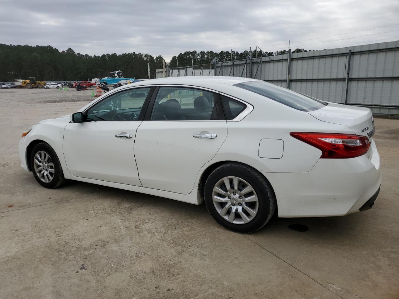 2016 Nissan Altima VIN 1N4AL3AP3GC172062 Copart auction photo, front end / minor dent/scratches damage thumbnail 2