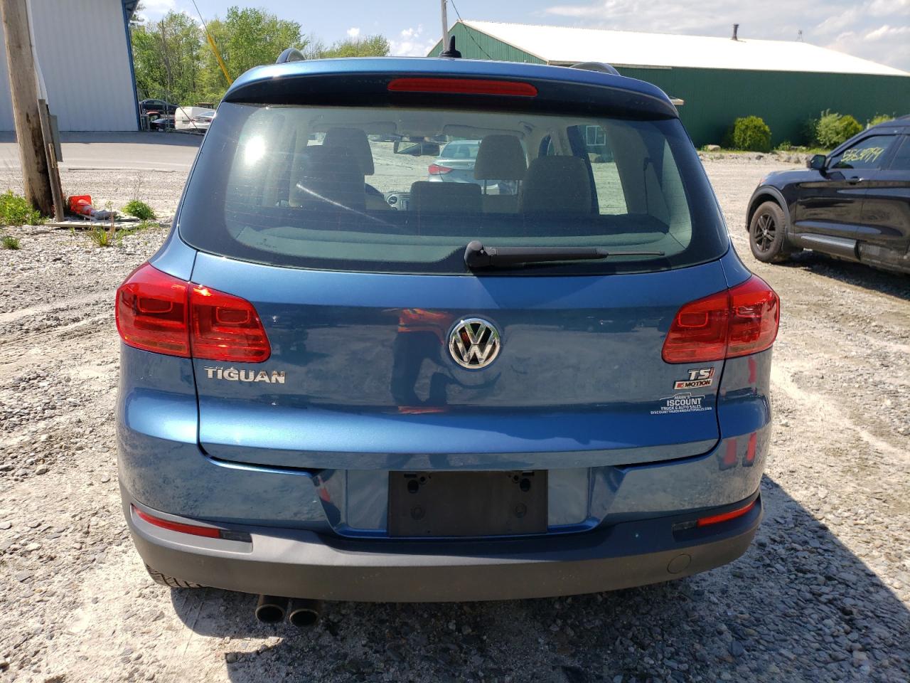 2017 Volkswagen Tiguan VIN WVGBV7AX5HW501999 Copart auction photo, front end / minor dent/scratches damage thumbnail 6