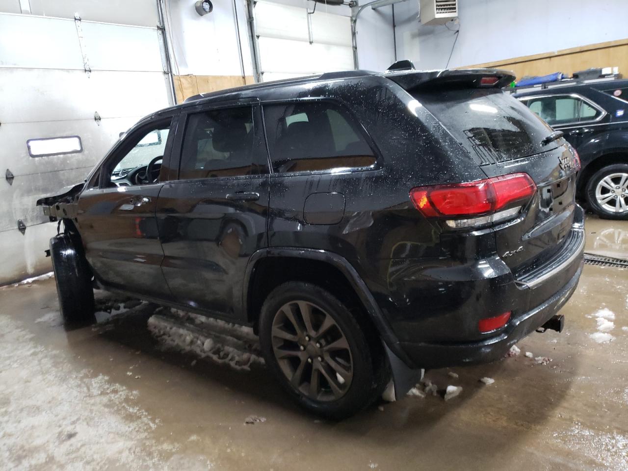 2016 Jeep Grand Cherokee VIN 1C4RJFBG0GC495021 Copart auction photo, front end / minor dent/scratches damage thumbnail 2