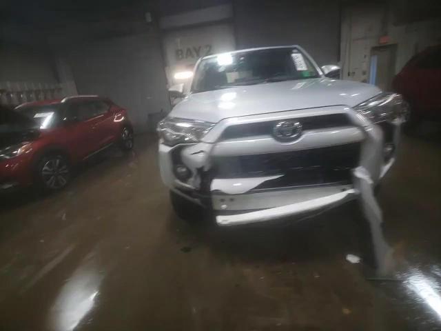 2018 Toyota 4Runner VIN JTEBU5JR6J5555669 Copart auction photo, rear end / front end damage thumbnail 13