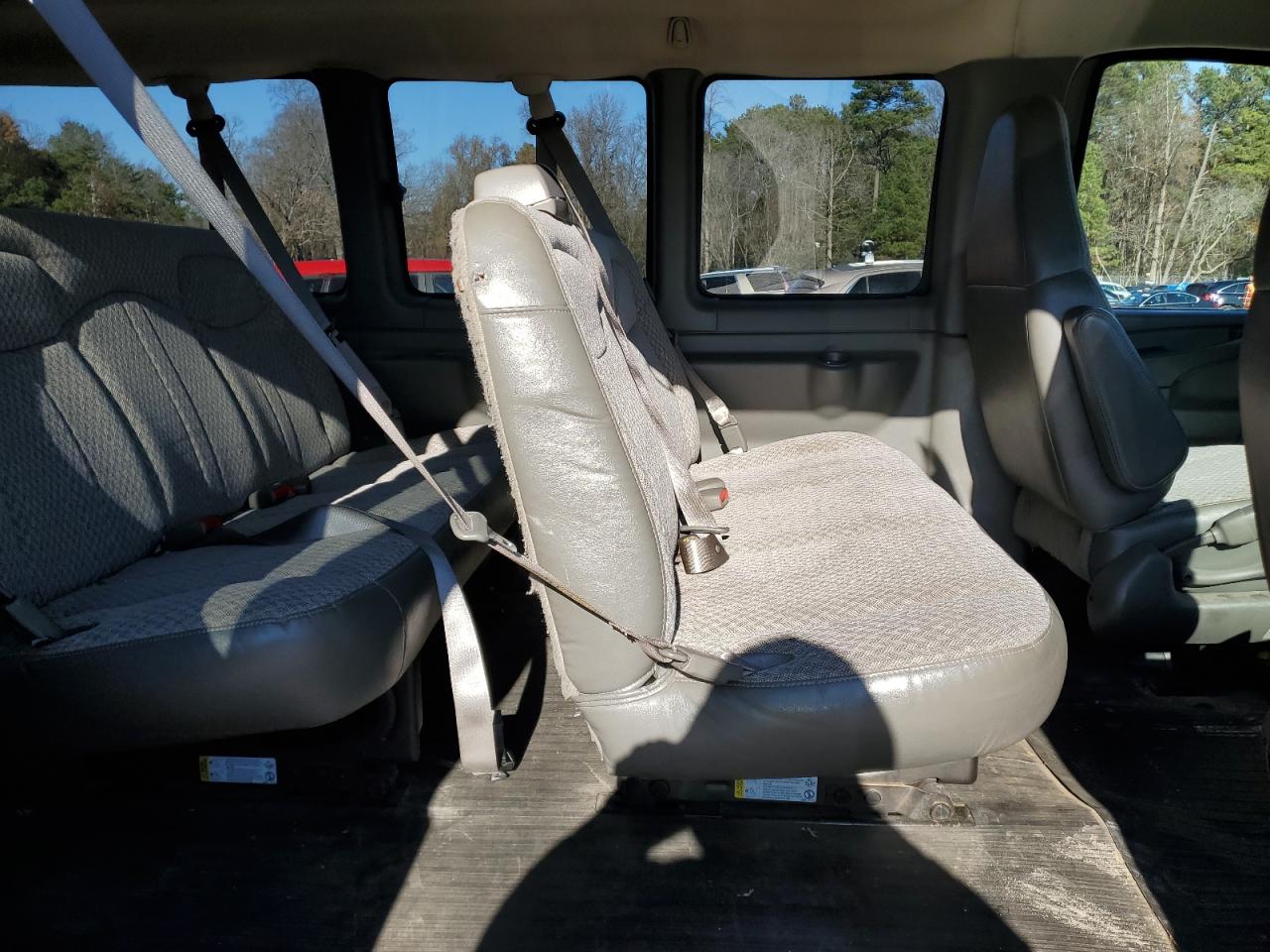 2006 Chevrolet Express VIN 1GNFG15X461137714 Copart auction photo, rear end damage thumbnail 11