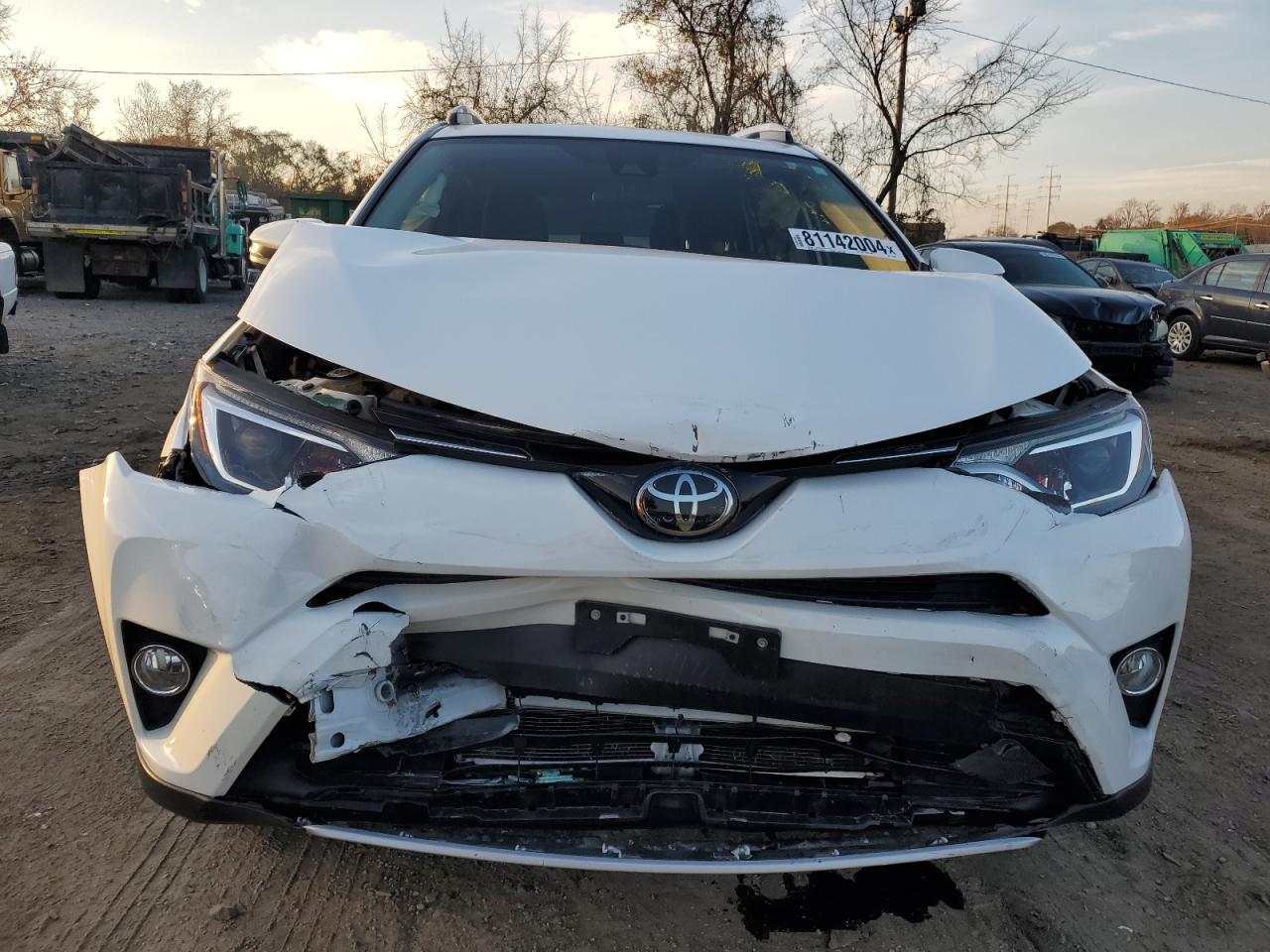2018 Toyota RAV 4 VIN JTMRFREV1JJ181801 Copart auction photo, front end / minor dent/scratches damage thumbnail 5