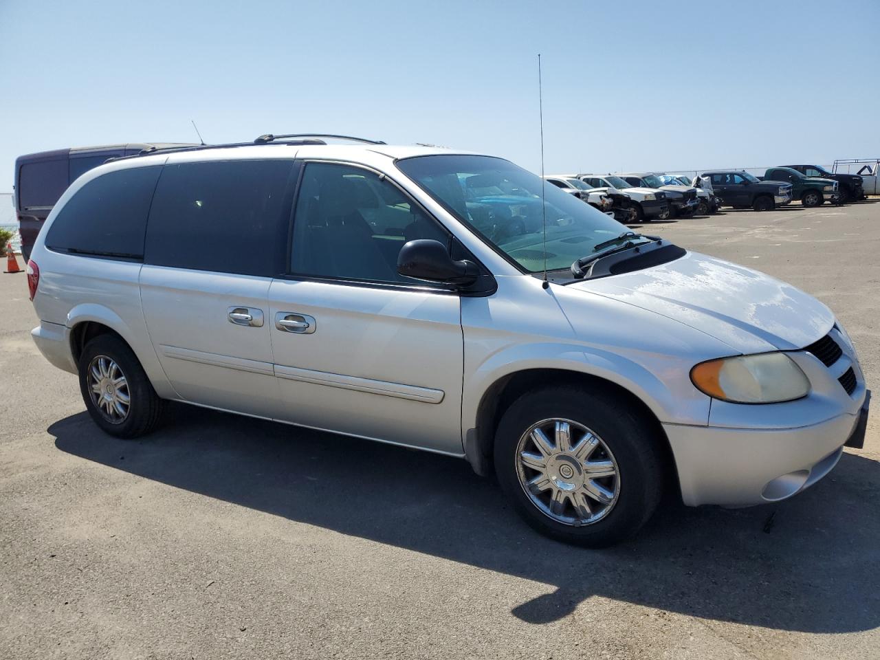 2004 Dodge Caravan VIN 2D4GP44L84R503005 Copart auction photo, vandalism / mechanical damage thumbnail 4