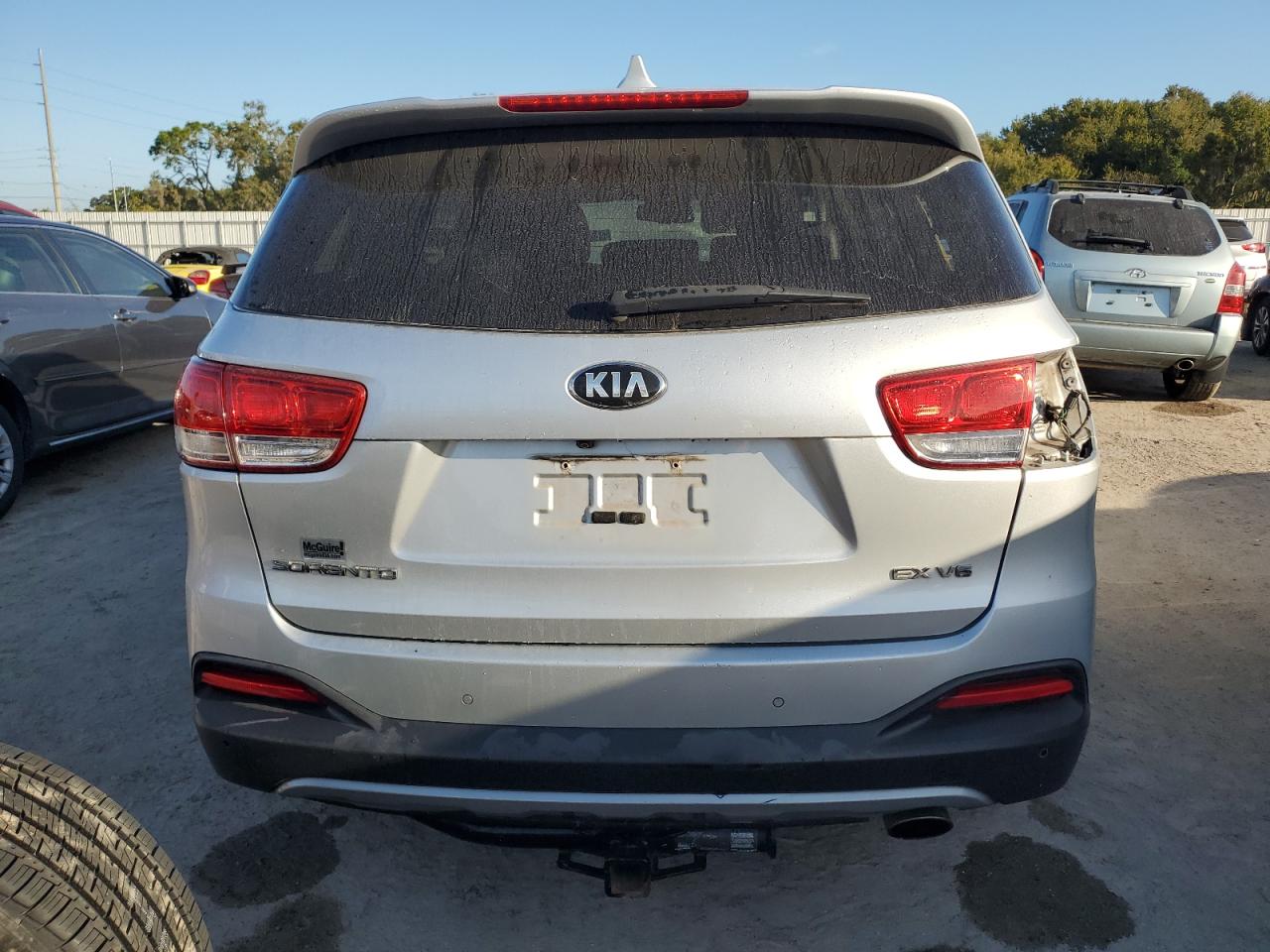 2017 KIA Sorento VIN 5XYPH4A59HG229579 Copart auction photo, all over damage thumbnail 6