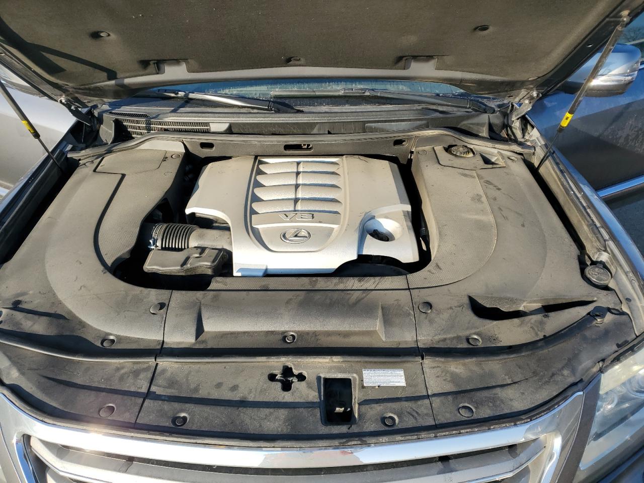 2013 Lexus LX VIN JTJHY7AX8D4107082 Copart auction photo, vandalism / all over damage thumbnail 12