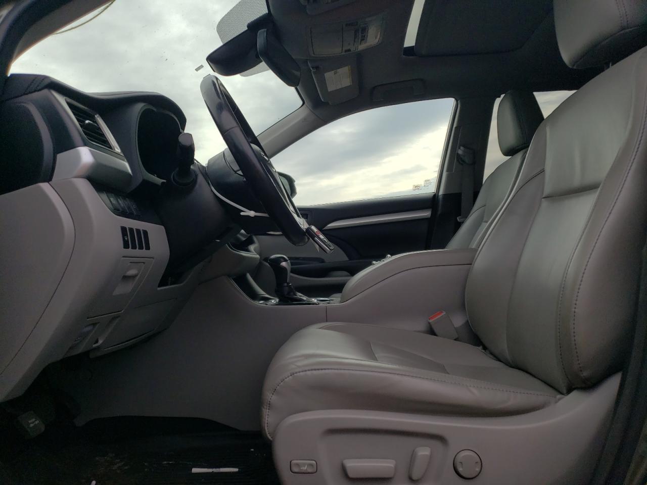 2018 Toyota Highlander VIN 5TDJZRFH8JS816092 Copart auction photo, rear end / side damage thumbnail 7
