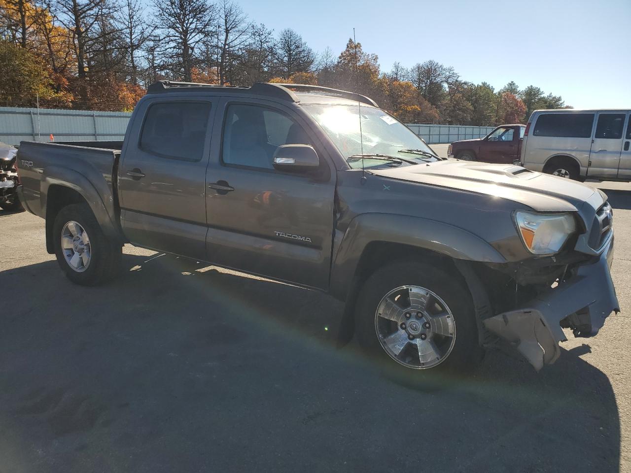 2013 Toyota Tacoma VIN 5TFLU4EN4DX063239 Copart auction photo, front end / minor dent/scratches damage thumbnail 4