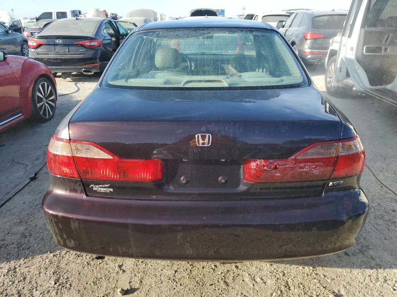 1998 Honda Accord VIN 1HGCG1652WA013712 Copart auction photo, water/flood damage thumbnail 6