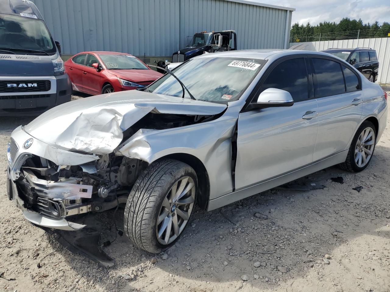 2013 BMW 3er VIN WBA3B5C50DF597890