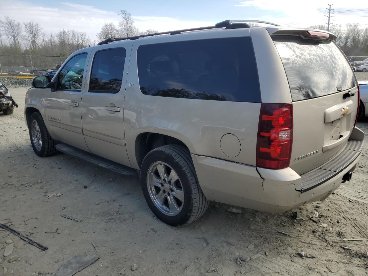 2007 Chevrolet Suburban VIN 1GNFK16307J175601 Copart auction photo, minor dent/scratches damage thumbnail 2