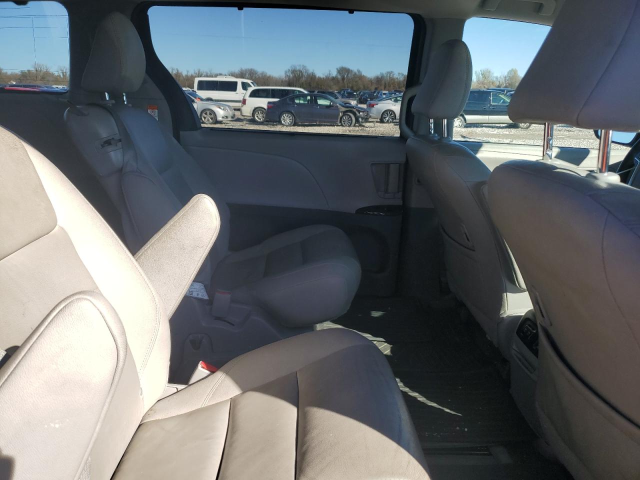 2020 Toyota Sienna VIN 5TDYZ3DC8LS046854 Copart auction photo, water/flood damage thumbnail 11
