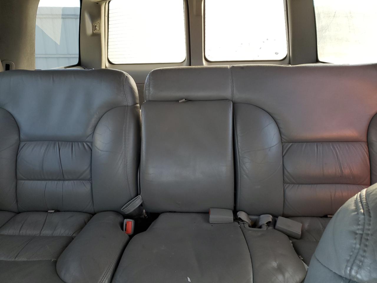 1999 Chevrolet Tahoe VIN 1GNEK13R3XR100333 Copart auction photo, front end damage thumbnail 10