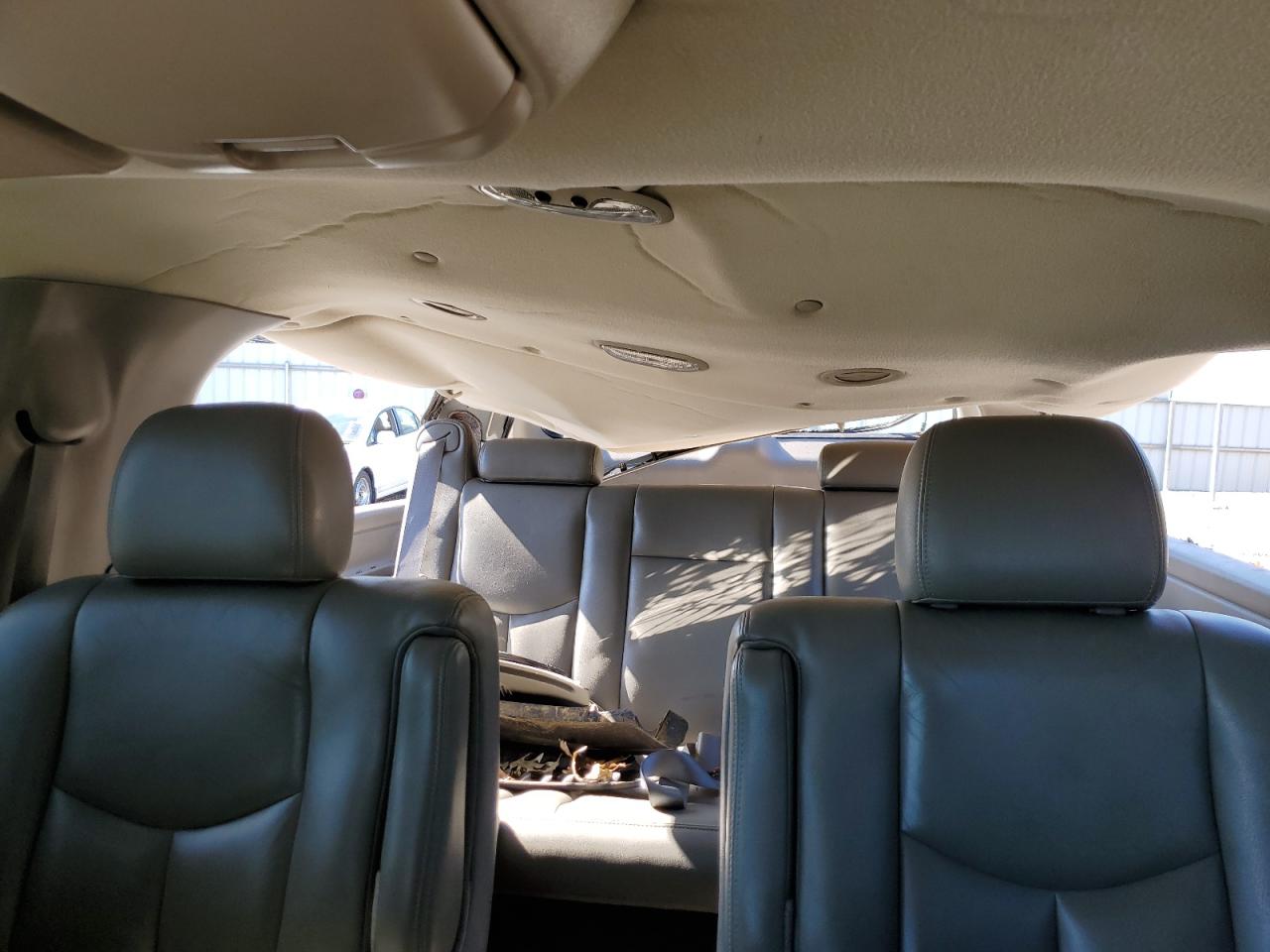 2004 Chevrolet Suburban VIN 3GNEC16Z54G337281 Copart auction photo, all over damage thumbnail 10