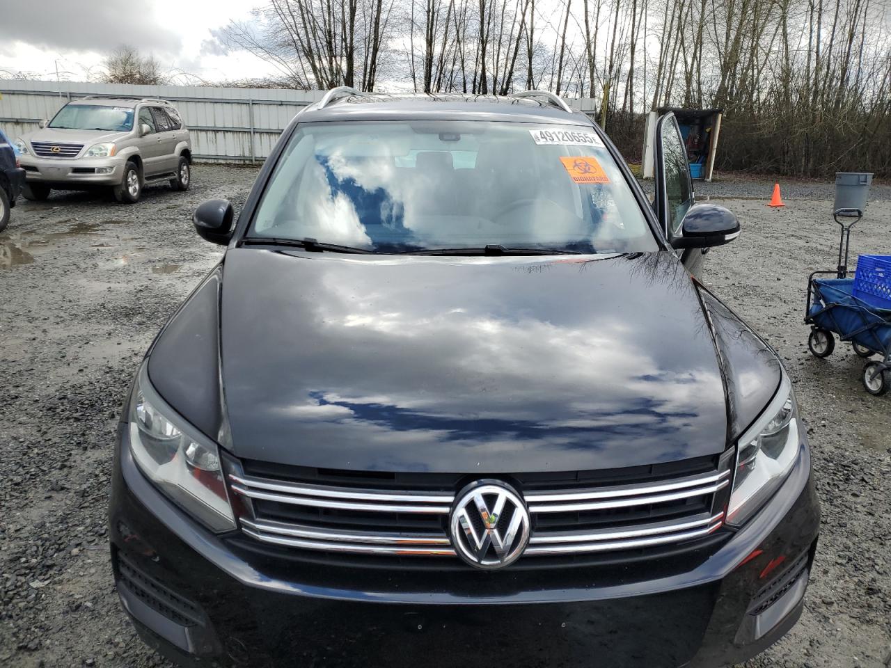 2017 Volkswagen Tiguan VIN WVGSV7AX4HW509558 Copart auction photo, rear end damage thumbnail 5