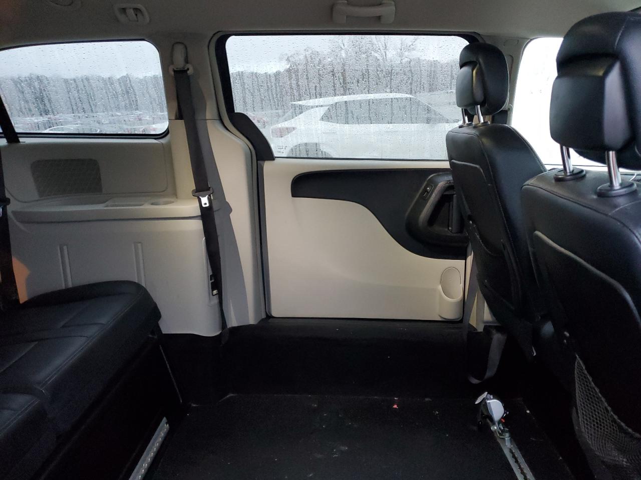 2016 Chrysler Town & Country VIN 2C4RC1BG8GR228987 Copart auction photo, all over damage thumbnail 11