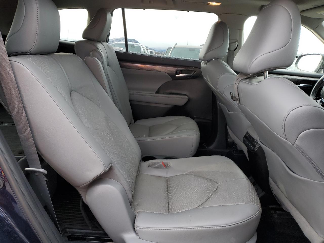 2021 Toyota Highlander VIN 5TDEBRCH7MS025678 Copart auction photo, rear end / minor dent/scratches damage thumbnail 11