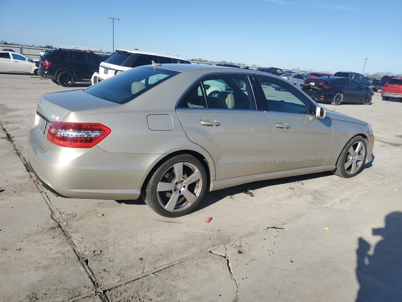 2010 Mercedes-Benz E-klasse VIN WDDHF8HB0AA060805 Copart auction photo, front end damage thumbnail 3