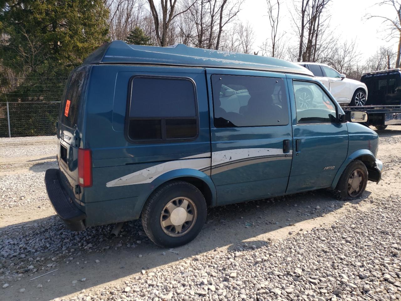 2002 Chevrolet Astro VIN 1GBDM19X92B110875 Copart auction photo, front end / rear end damage thumbnail 3
