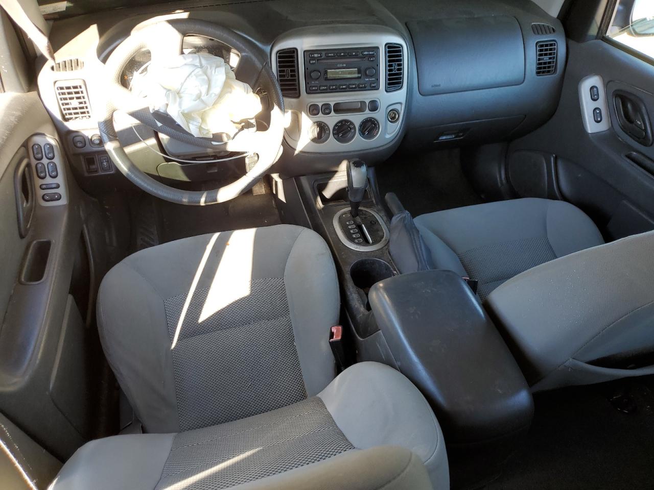 2005 Ford Escape VIN 1FMYU93165KB63095 Copart auction photo, front end / undercarriage damage thumbnail 8