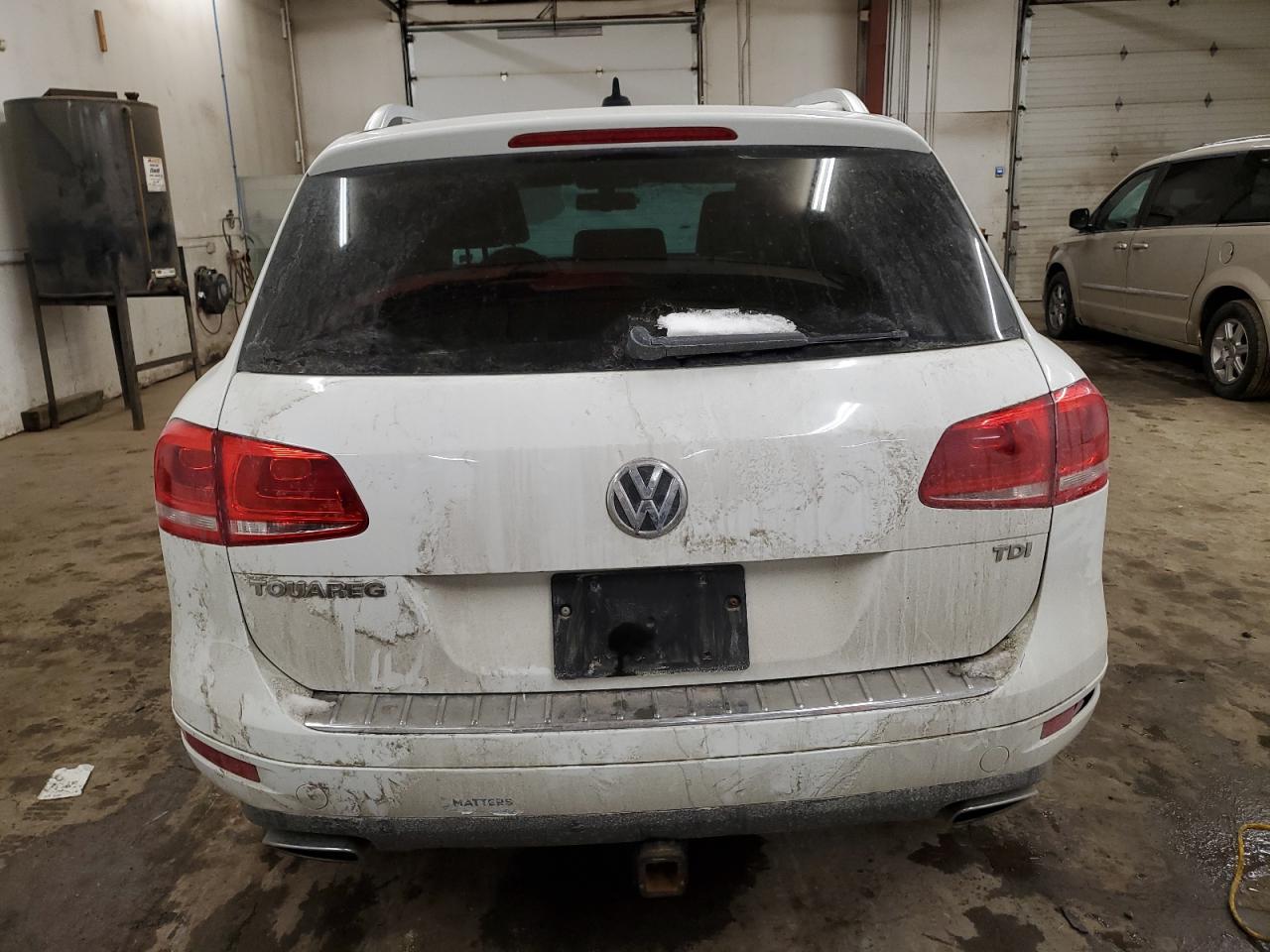 2014 Volkswagen Touareg VIN WVGEP9BP0ED011768 Copart auction photo, front end damage thumbnail 6
