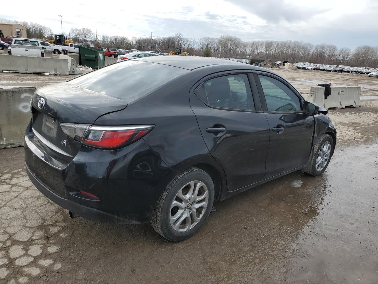 2017 Toyota Yaris VIN 3MYDLBYV2HY182467 Copart auction photo, front end / rear end damage thumbnail 3