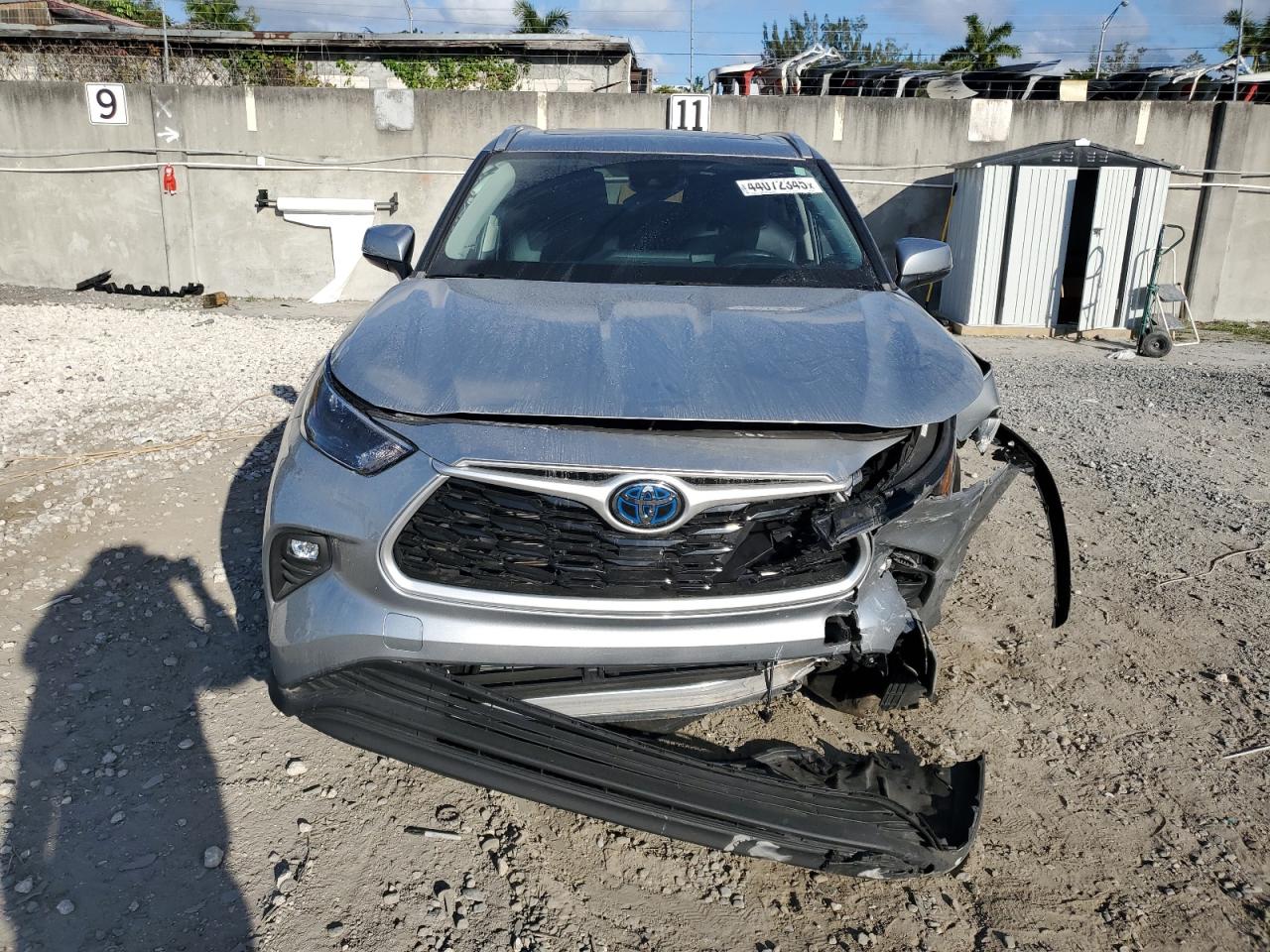 2022 Toyota Highlander VIN 5TDGARAH1NS512875 Copart auction photo, front end / rear end damage thumbnail 5