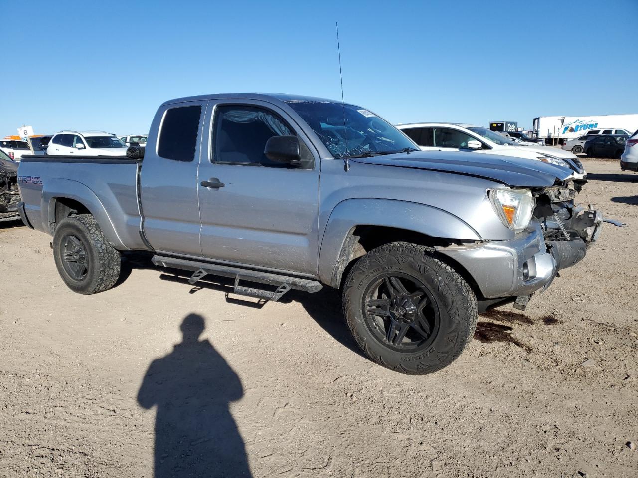 2015 Toyota Tacoma VIN 5TFUU4EN3FX144725 Copart auction photo, front end / minor dent/scratches damage thumbnail 4