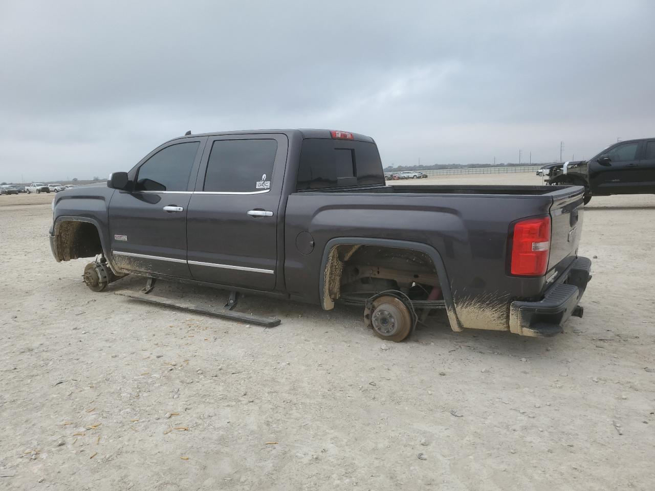 2015 GMC Sierra VIN 3GTU2VEC1FG532681 Copart auction photo, minor dent/scratches damage thumbnail 2