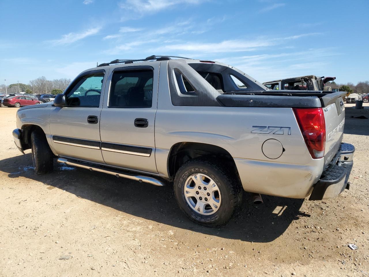 2004 Chevrolet Avalanche VIN 3GNEK12T34G239063 Copart auction photo, front end damage thumbnail 2