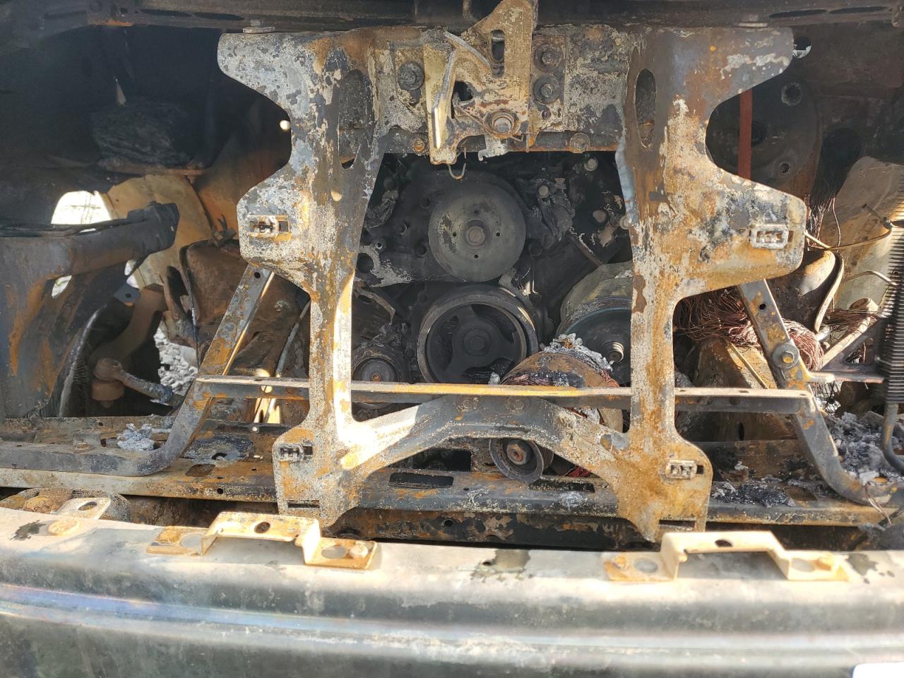 2008 GMC Sierra VIN 3GTEK13J58G238458 Copart auction photo, burn damage thumbnail 11