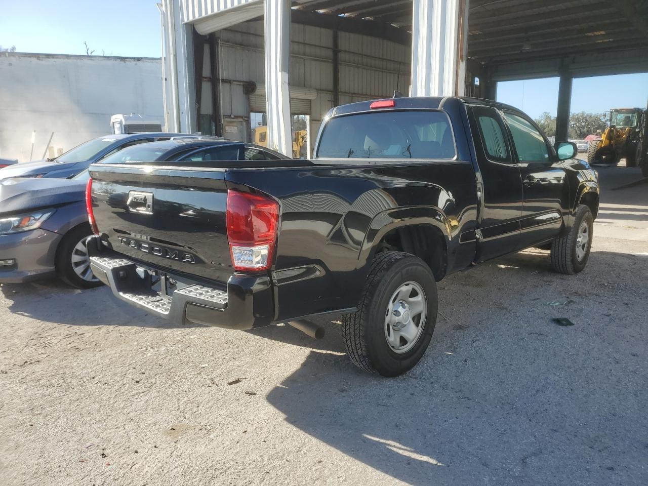 2017 Toyota Tacoma VIN 5TFRX5GN8HX083200 Copart auction photo, water/flood / minor dent/scratches damage thumbnail 3