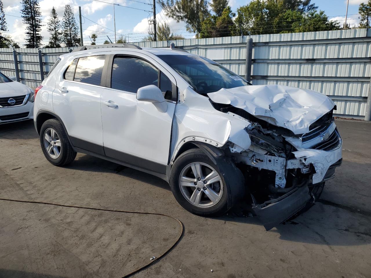2015 Chevrolet Trax VIN 3GNCJLSBXFL169116 Copart auction photo, front end damage thumbnail 4