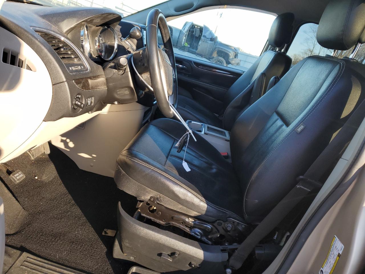 2015 Chrysler Town & Country VIN 2C4RC1CG1FR656221 Copart auction photo, front end / rear end damage thumbnail 7