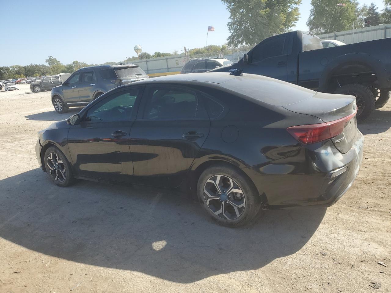 2020 KIA Forte VIN 3KPF24AD5LE260581 Copart auction photo, vandalism damage thumbnail 2