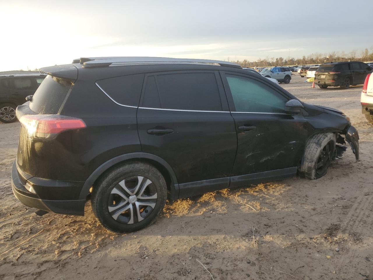 2018 Toyota RAV 4 VIN 2T3ZFREV5JW453896 Copart auction photo, front end / undercarriage damage thumbnail 3
