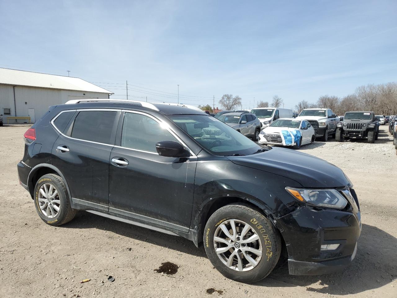 2017 Nissan Rogue VIN KNMAT2MT2HP613770 Copart auction photo, front end damage thumbnail 4