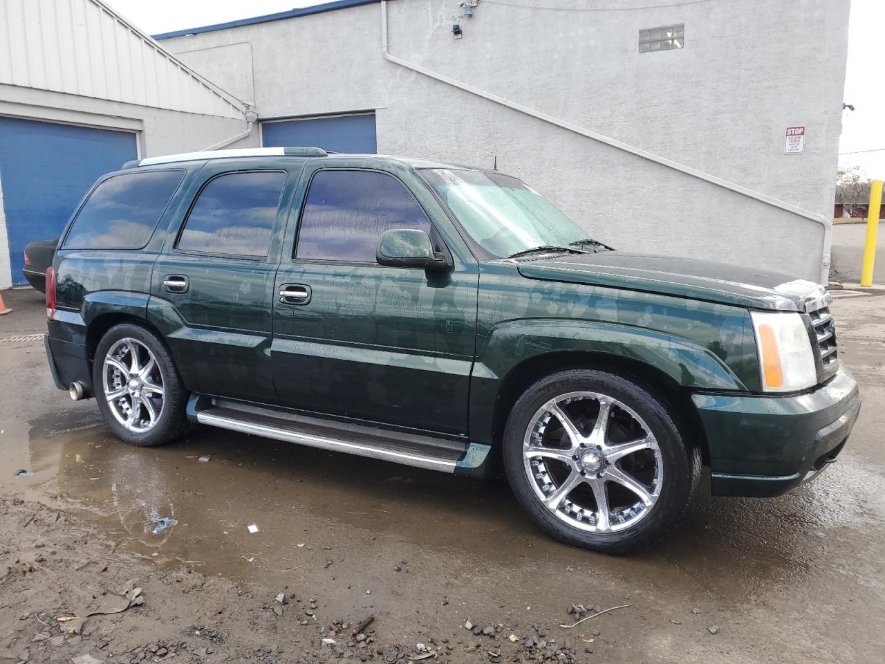 2002 Cadillac Escalade VIN 1GYEK63N02R225067 Copart auction photo, rear end / side damage thumbnail 4