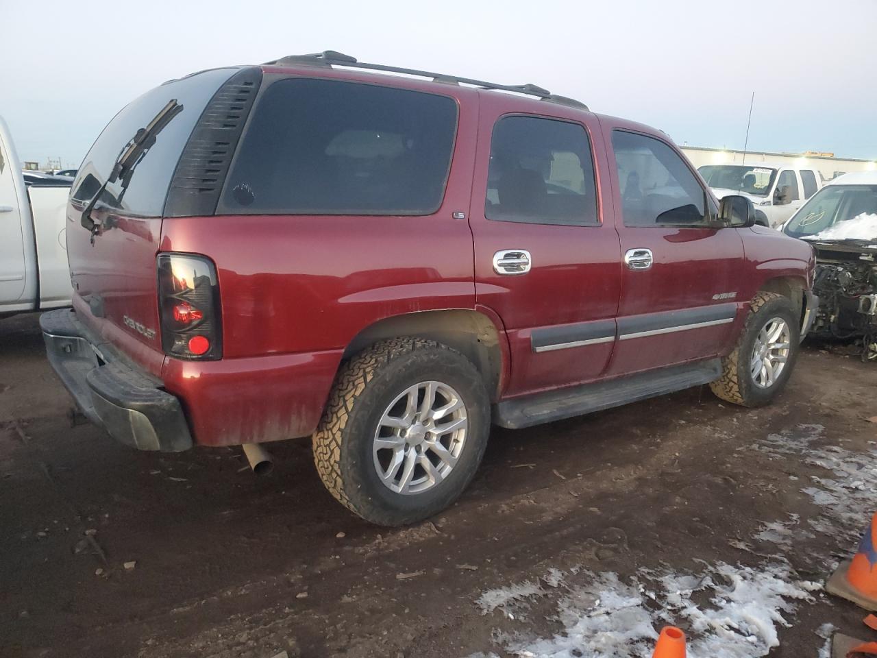 2002 Chevrolet Tahoe VIN 1GNEK13Z02J305728 Copart auction photo, vandalism damage thumbnail 3