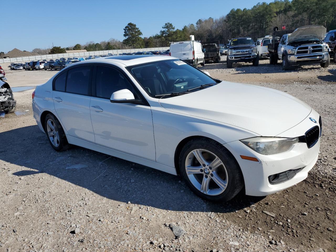 2015 BMW 3er VIN WBA3B1G58FNT64786 Copart auction photo, all over damage thumbnail 4