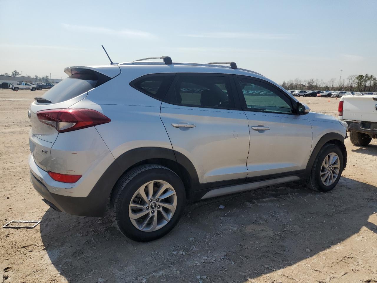 2017 Hyundai Tucson VIN KM8J33A24HU371563 Copart auction photo, front end / side damage thumbnail 3