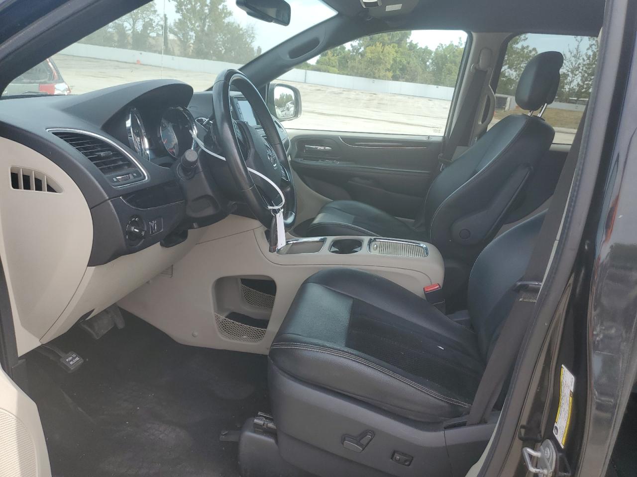 2018 Dodge Caravan VIN 2C4RDGCGXJR265478 Copart auction photo, side / front end damage thumbnail 7