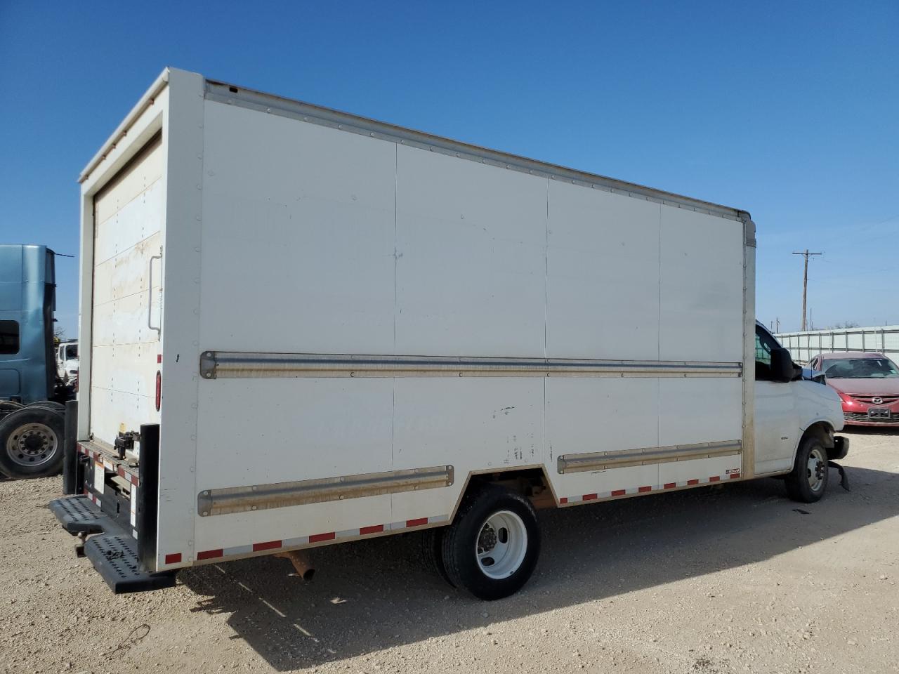 2018 GMC Savana VIN 7GZ37TCG9JN900907 Copart auction photo, front end / minor dent/scratches damage thumbnail 3