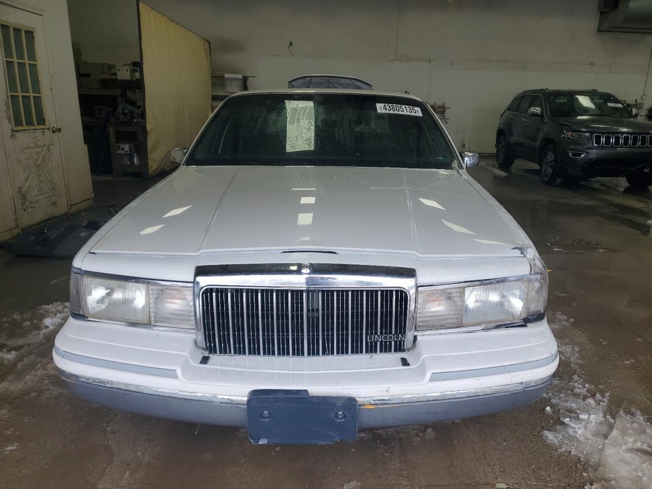 1994 Lincoln Town Car VIN 1LNLM82W9RY687636 Copart auction photo, mechanical / front end damage thumbnail 5