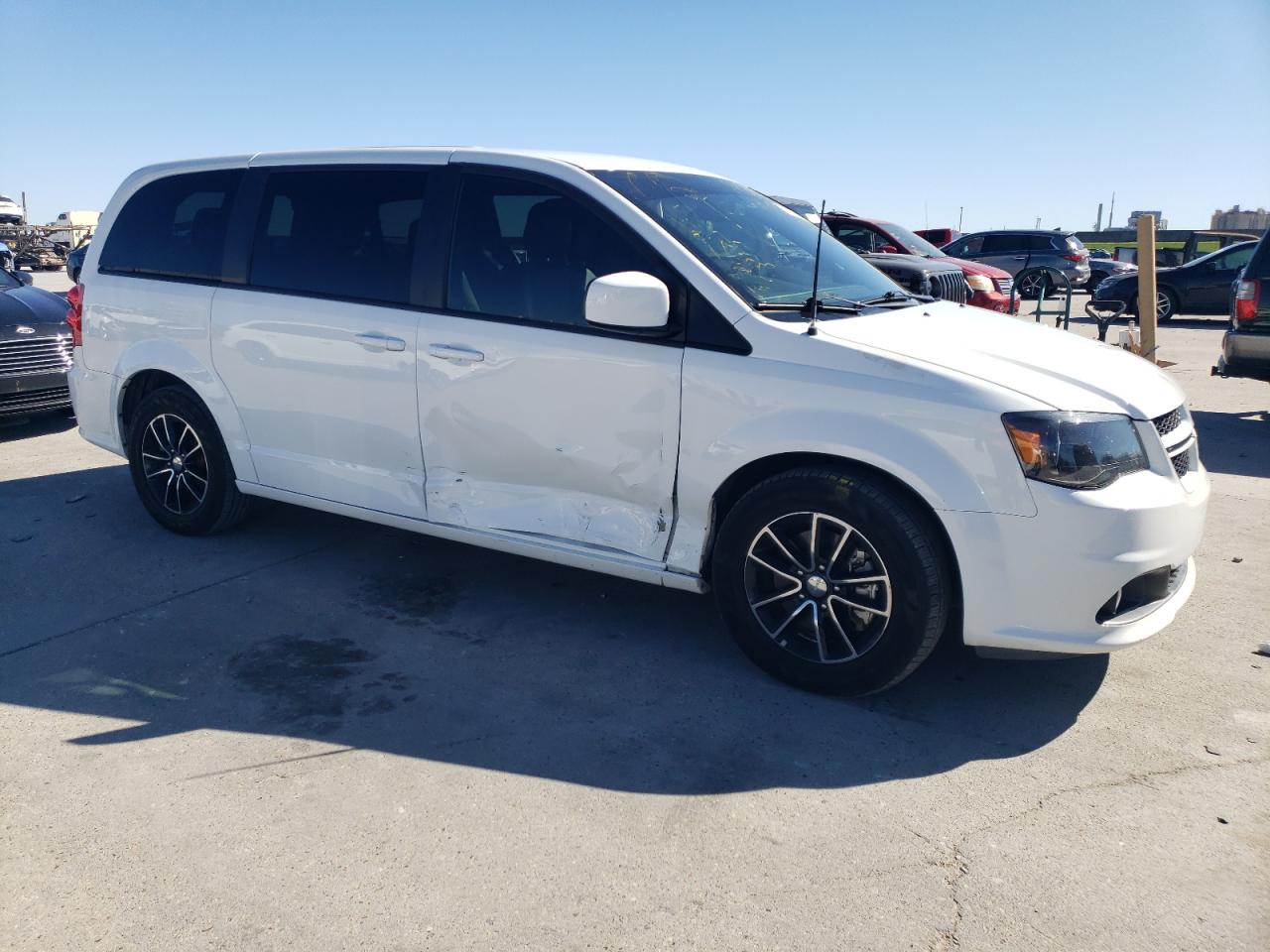 2018 Dodge Caravan VIN 2C4RDGEGXJR206167 Copart auction photo, side damage thumbnail 4