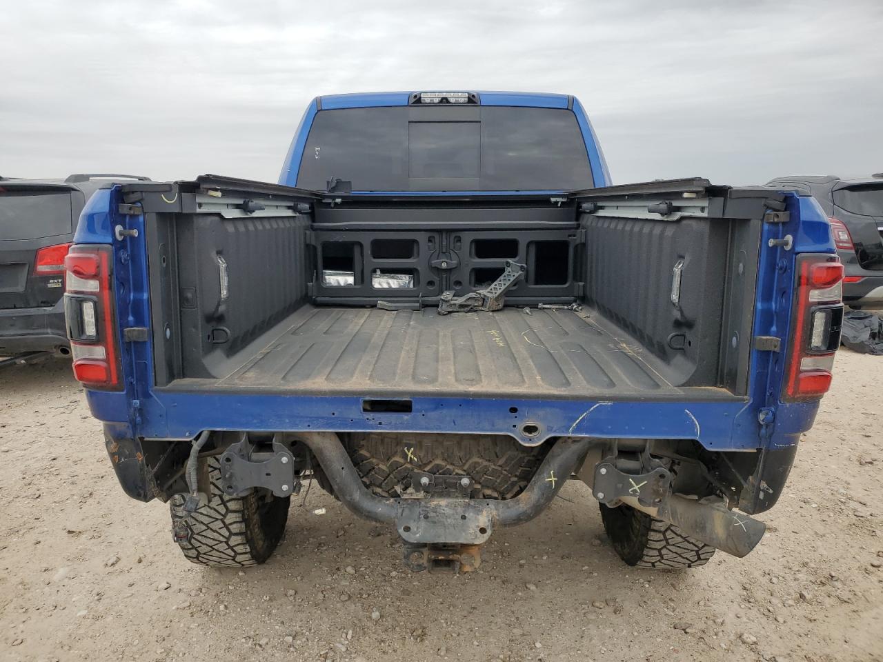 2019 RAM 2500 VIN 3C6TR5EJXKG625707 Copart auction photo, rear end damage thumbnail 6