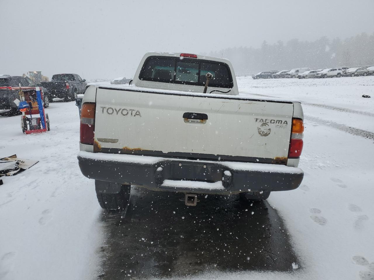 2001 Toyota Tacoma VIN 5TEWM72NX1Z724652 Copart auction photo, undercarriage / minor dent/scratches damage thumbnail 6
